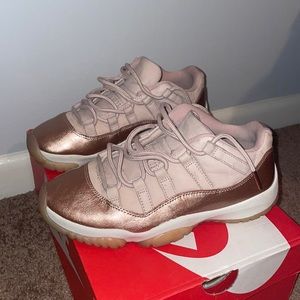 Air Jordan 11 Low Rose Gold Size 7.5 Women Used No Original Box